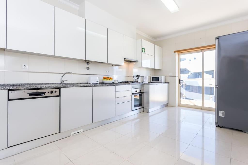 Sea Breeze Lagos Apartment Экстерьер фото